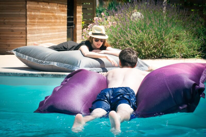 Poufs SHELTO piscine jardin intérieur