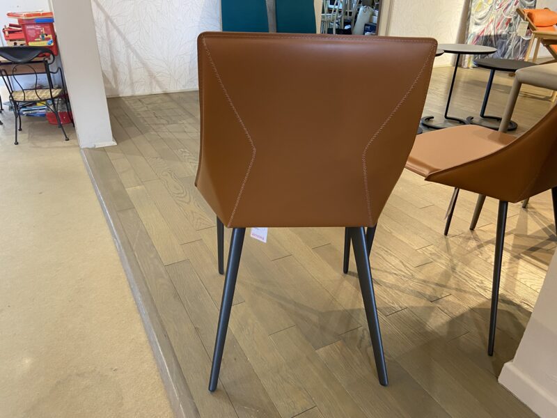 Chaise cuir rigide aura de airnova meubles chalon valence guilherand 26 07 ardeche drome (2)