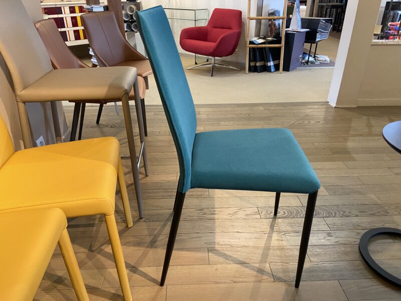 Chaise trix v de airnova tissu bleu meubles chalon 07500 26000 valence guilherand drome ardeche (4)