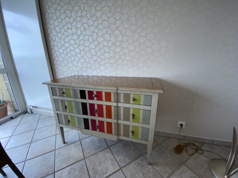 Commode coloré 3 tiroirs dessus merisier de histoire d'alice meubles chalon 07 26 ardèche drome (3)
