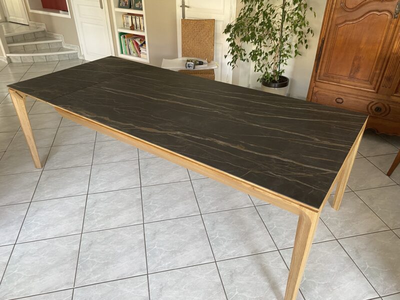 table buzz dessus céramique avec 2 allonges incorporées chêne massif de DASRAS LIGNARTIS meubles chalon 07500 26000 valence guilherand