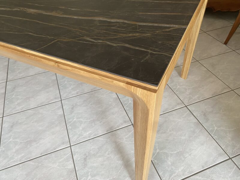 table buzz dessus céramique avec 2 allonges incorporées chêne massif de DASRAS LIGNARTIS meubles chalon 07500 26000 valence guilherand