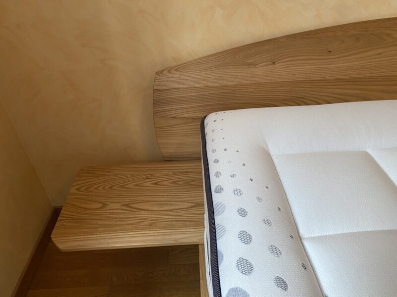 Lit en orme massif epona de TAGLAN fabrication Française haut de gamme contemporain meubles chalon 07 26 ardeche drome valence guilherand (1)