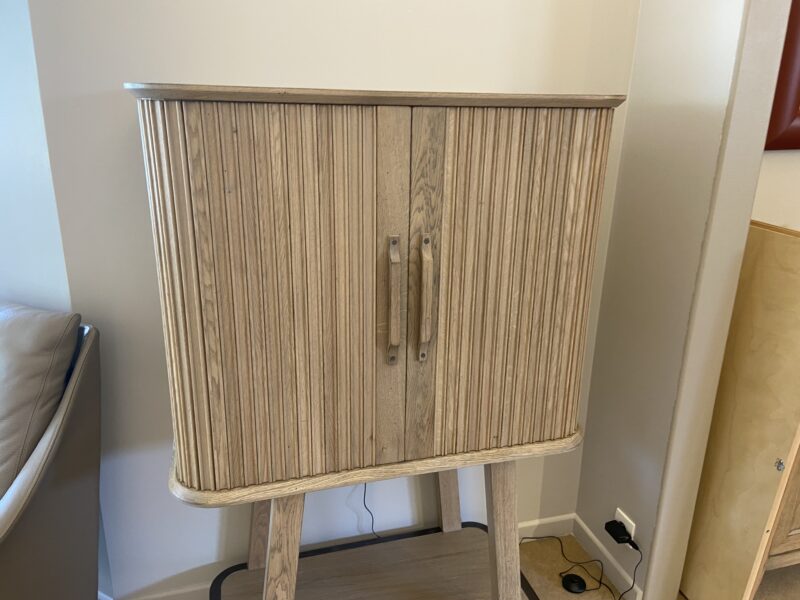 Meuble bar atcopi portes coulissantes chêne massif et placage meubles chalon 07500 26000 valence guilherand 07 26 (2)