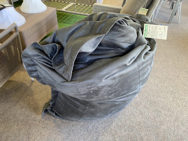 Pouf shelto tissu velours gris foncé