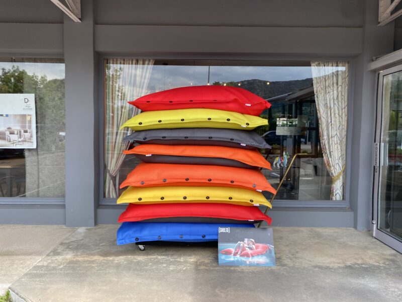 Poufs SHELTO qualité piscine intérieur et extérieur nombreux coloris flottants et jumelables meubles chalon 07 26 guilherand valence grand confort assis ou allongé (1)