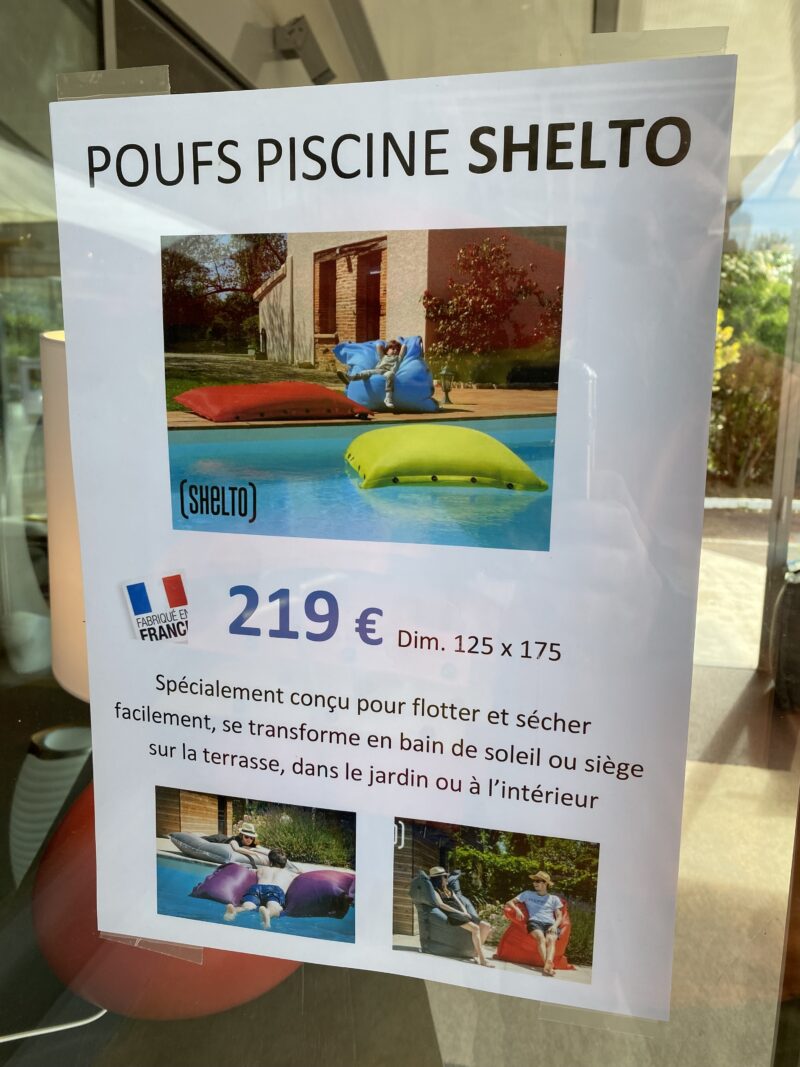 Poufs SHELTO qualité piscine intérieur et extérieur nombreux coloris flottants et jumelables meubles chalon 07 26 guilherand valence grand confort assis ou allongé (1)