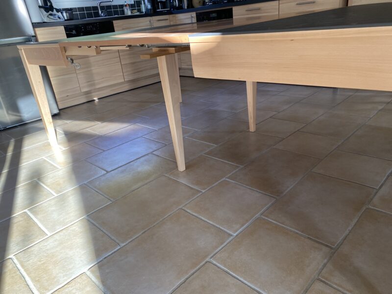 Table carré grand 140 x 140 salle à manger contemporaine dessus céramique avec 2 allonges de 50 cm hêtre ton naturel vernis meubles chalon 07500 26000 valence guilherand