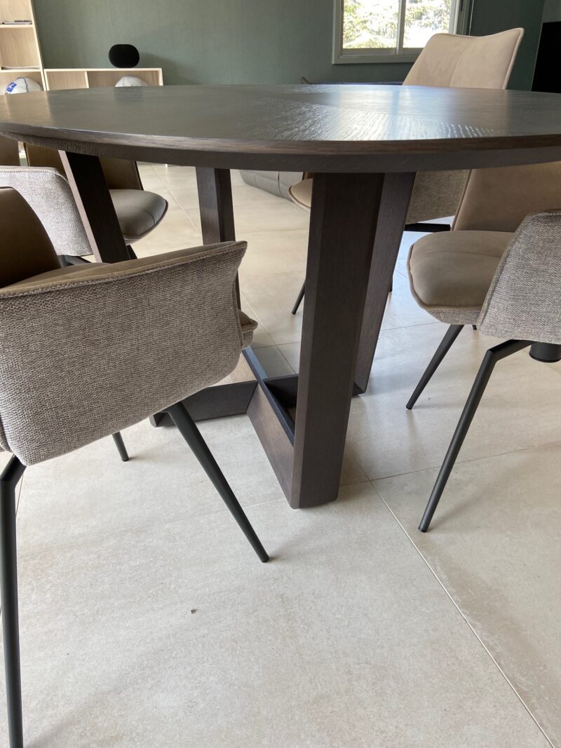 Table contemporaine de FERRAND chêne meubles chalon 07500 26000 valence guilherand (1)