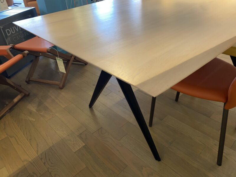 Table de salle a manger mirage chêne massif forme diamant de michel ferrand contemporain industriel meuble chalon 26 07 ardeche drome magasin haut de gamme (3)