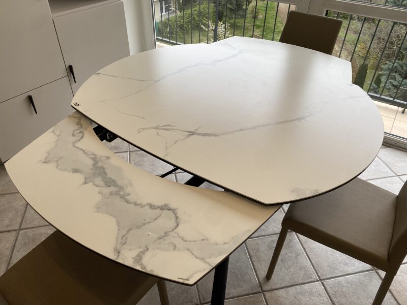 Table en céramique sur verre pivotante avec 2 allonges escamotables de galéa meubles chalon 07 26 ardèche drôme (5)