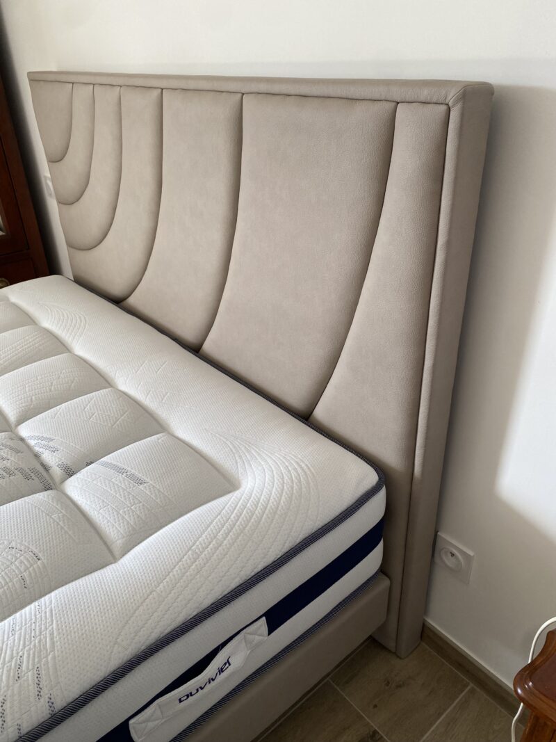 Tête de lit et sommier assorti microfibre de decosom fabrication française meubles chalon 07500 26000 matelas marmara pieds métal chromé (7)
