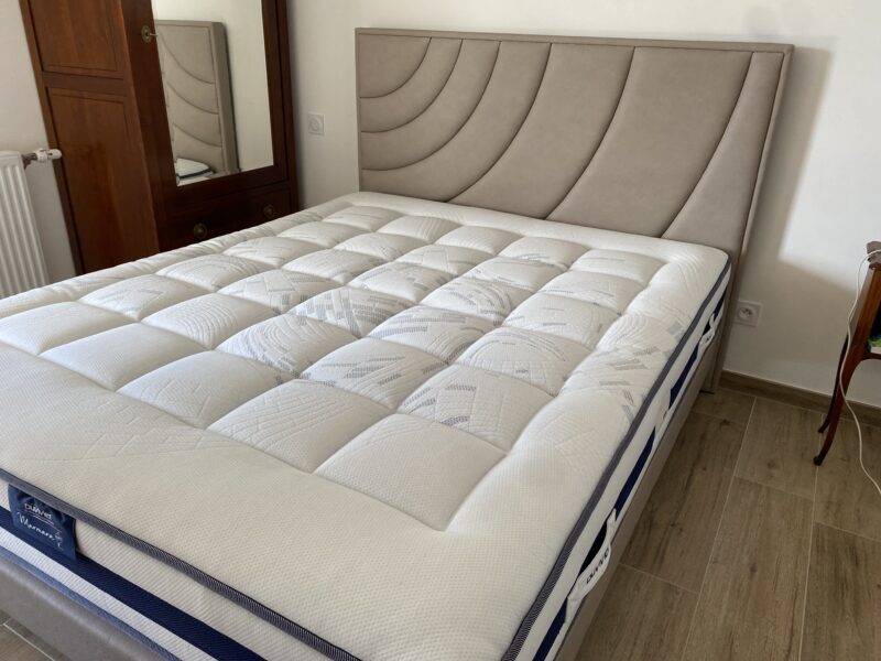 Tête de lit et sommier assorti microfibre de decosom fabrication française meubles chalon 07500 26000 matelas marmara pieds métal chromé (7)