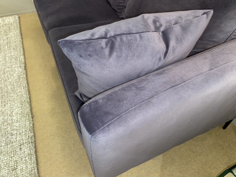 élico de moulins canapé confortable et design tissu velouté gris foncé meubles chalon 07 26