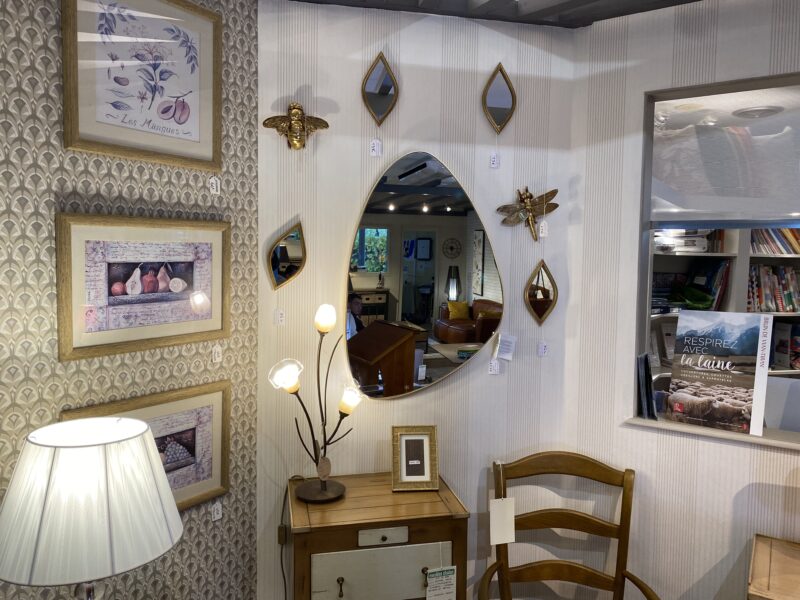 ambiance miroirs goutte et animaux dorés