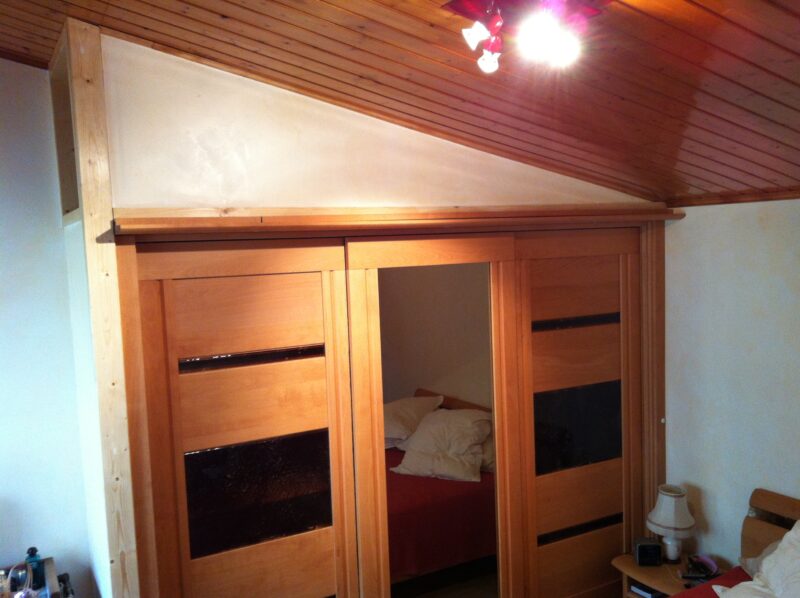 Armoire dressing bois massif sur mesure contemporain orme de TAGLAN