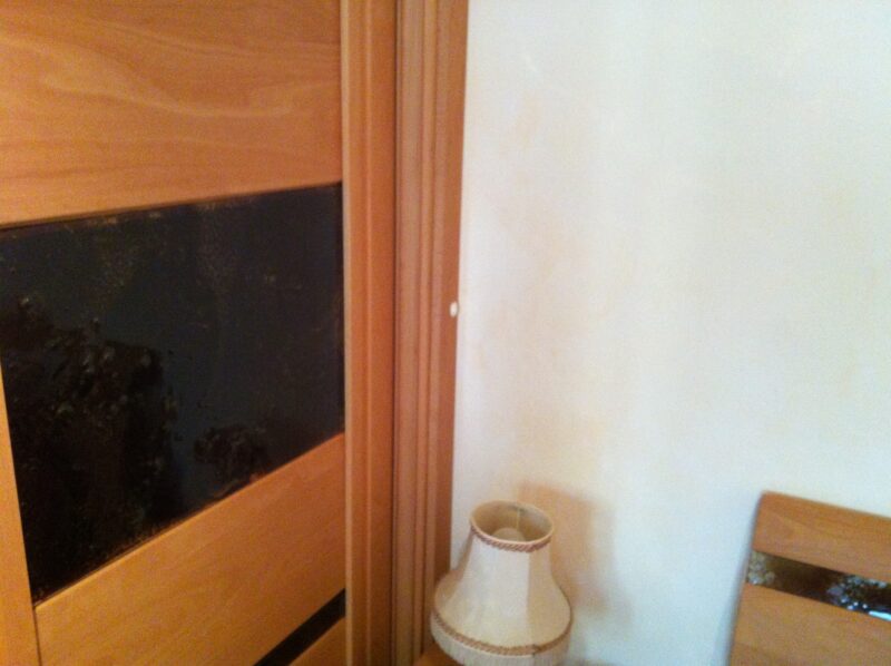 Armoire dressing bois massif sur mesure contemporain orme de TAGLAN