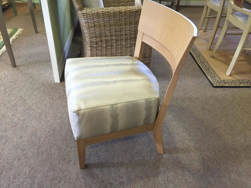 Petit fauteuil boiserie naturel