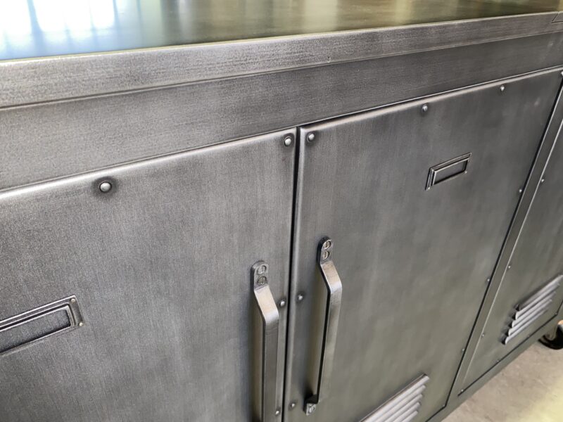 Buffet indus laque gris acier