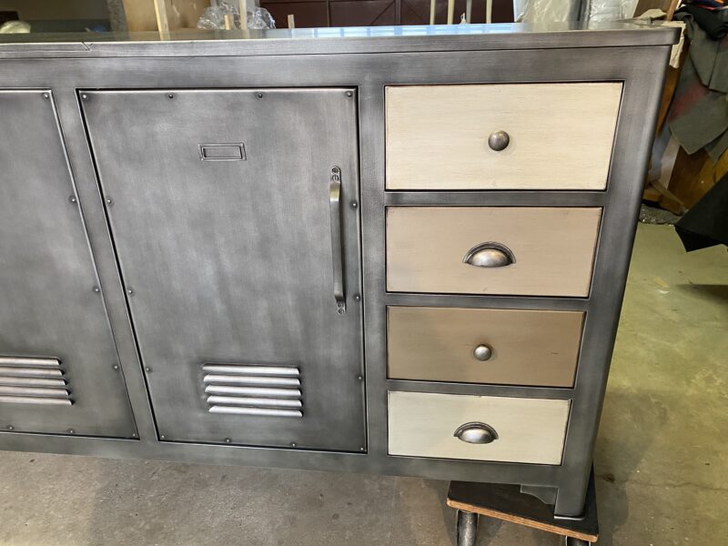 Buffet indus laque gris acier