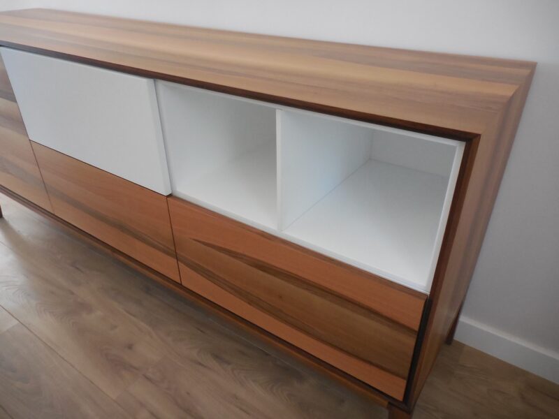 buffet buzz noyer et laque blanche contemporain de dasras aux meubles chalon guilherand grange valence 07 26 drome ardeche