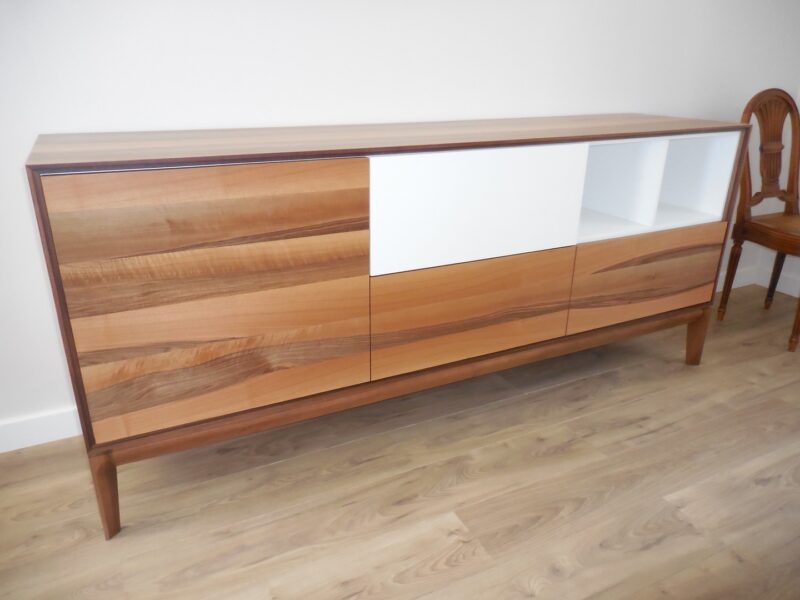 buffet buzz noyer et laque blanche contemporain de dasras aux meubles chalon guilherand grange valence 07 26 drome ardeche