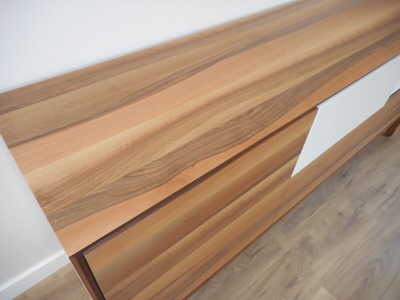 buffet buzz noyer et laque blanche contemporain de dasras aux meubles chalon guilherand grange valence 07 26 drome ardeche