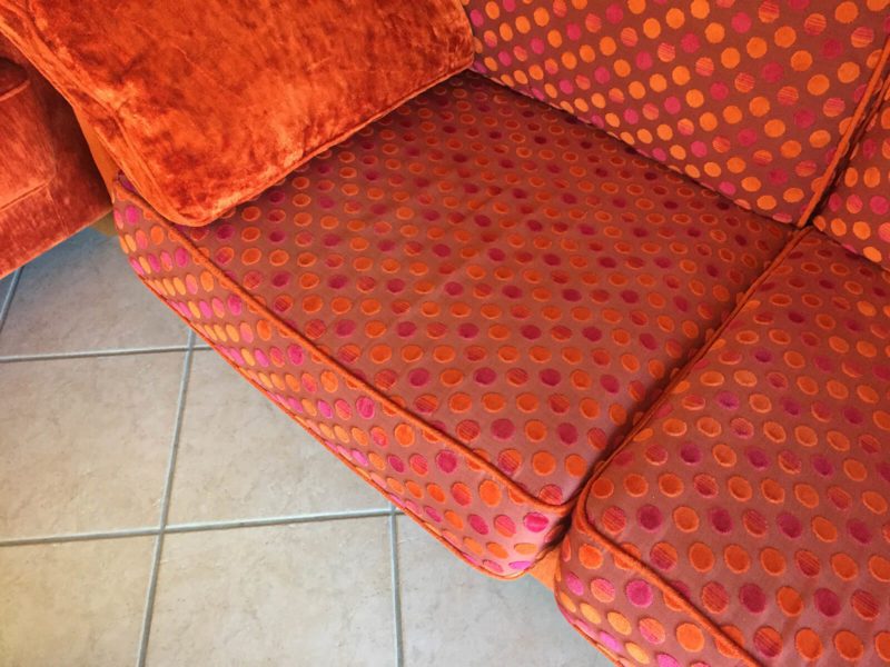 Canape Capucine coloré velour et pois