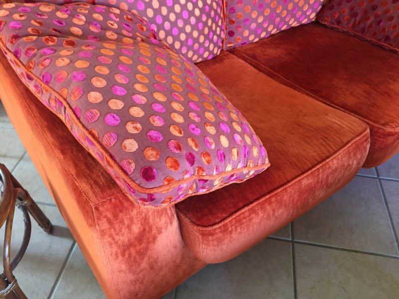 Canape Capucine coloré velour et pois