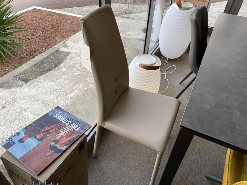 chaise eletra guilherand valence cuir souple gris airnova meubles chalon (1)