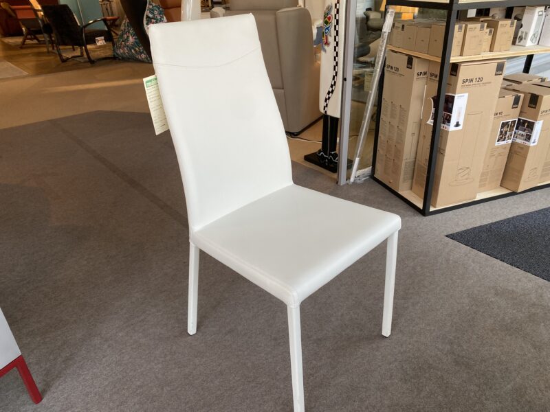 chaise lena cuir et métal blanc valence guilherand ardeche drome airnova meubles chalon 07 26 valence guilherand (1)