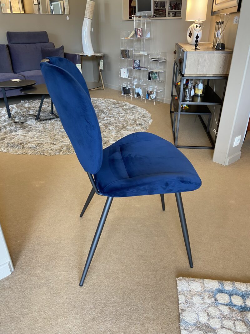 chaise nadege de girardeau velour bleu pas cher haut de gamme pieds métal meubles chalon 07 26 ardeche drome (1)