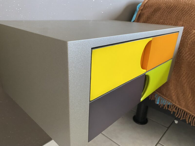chevet fixé au mur 2 tiroirs de batel coloré fabriquation française haut de gamme meubles chalon