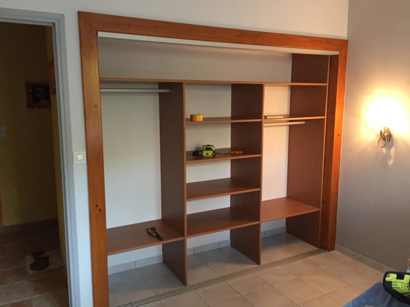 Dressing portes verre laqué rose et miroir
