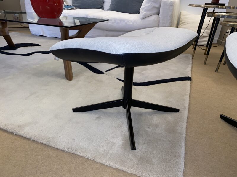 fauteuil et pouf cuir noir et tissu gris clair pivotant ligne contemporaine grand confort meubles chalon kebe ardèche drôme 07 26