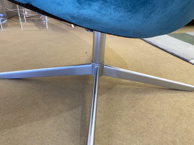 fauteuil velour bleu pivotant ligne contemporaine grand confort meubles chalon kebe ardèche drôme 07 26