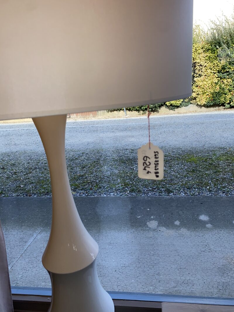 Lampadaire blanc céramique ondulation