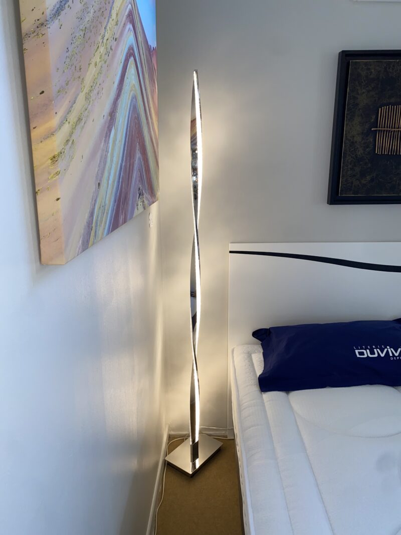 Lampadaire led vrillé