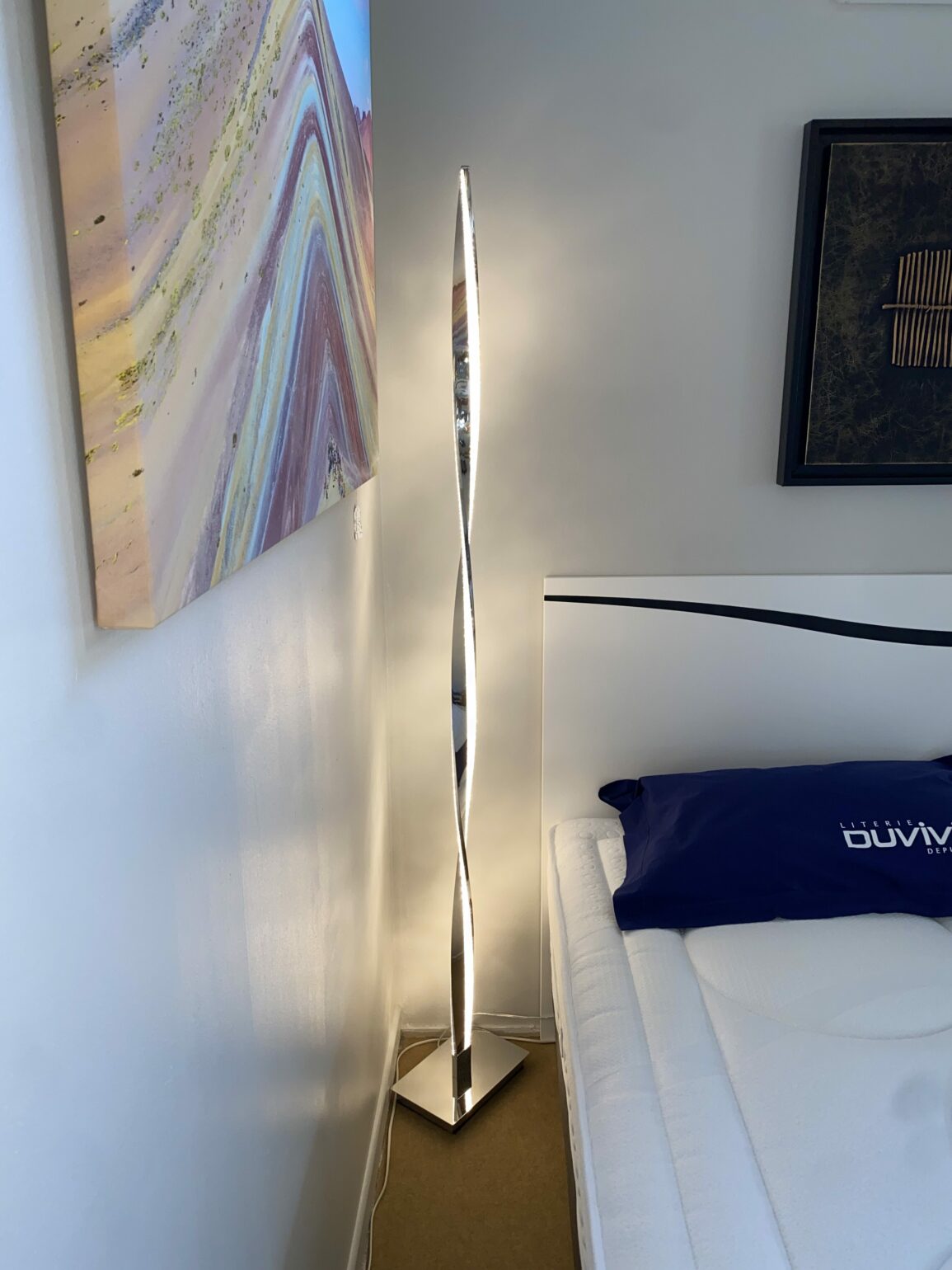 Lampadaire led vrillé