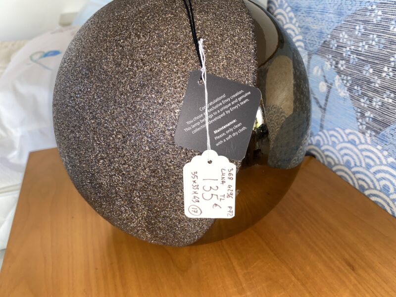 lampe marron foncé brillant et mat