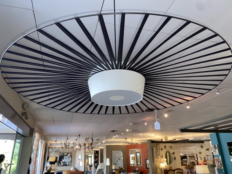 Lustre en métal et plastique plat