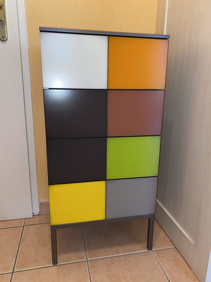 Petit meuble de rangement multi-tiroirs colorés de BATEL
