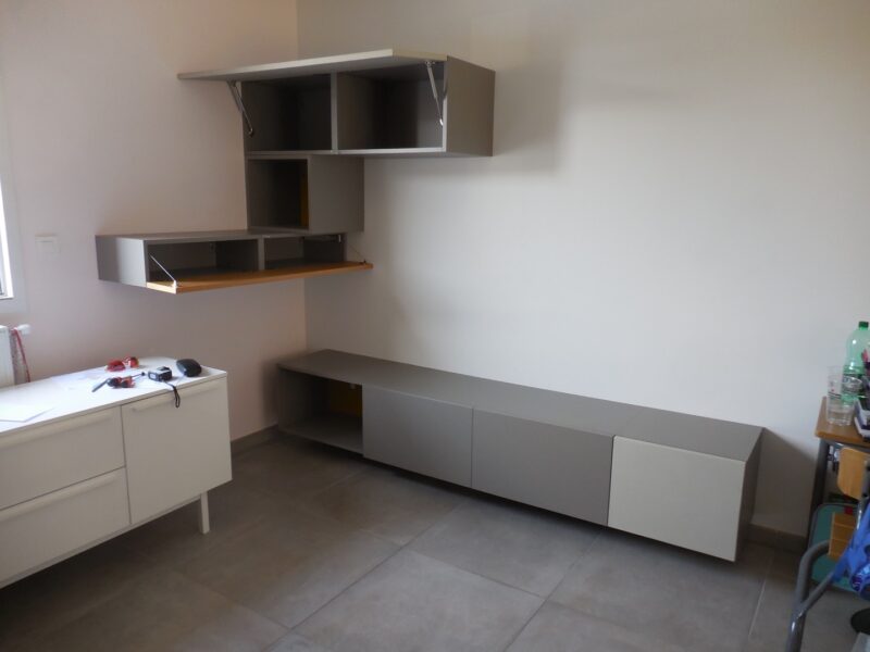 Modulables, bas tv et haut rangement