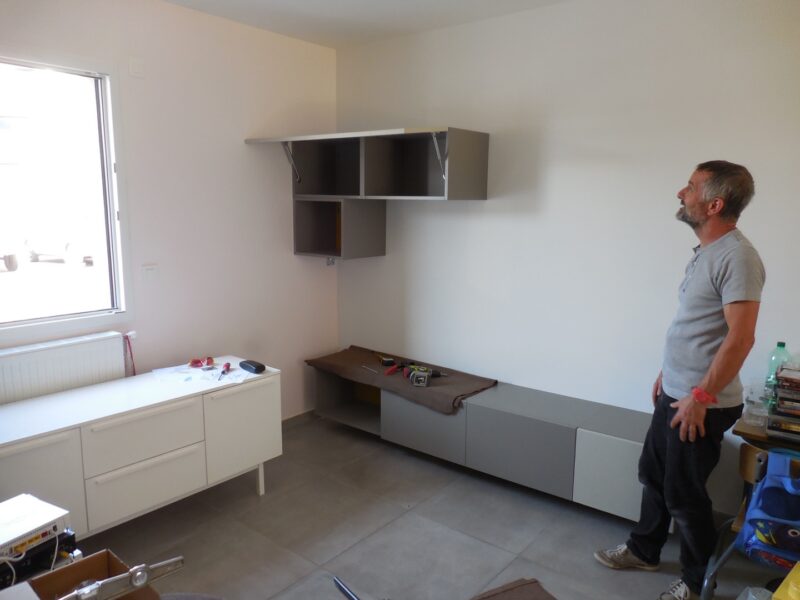 Modulables, bas tv et haut rangement