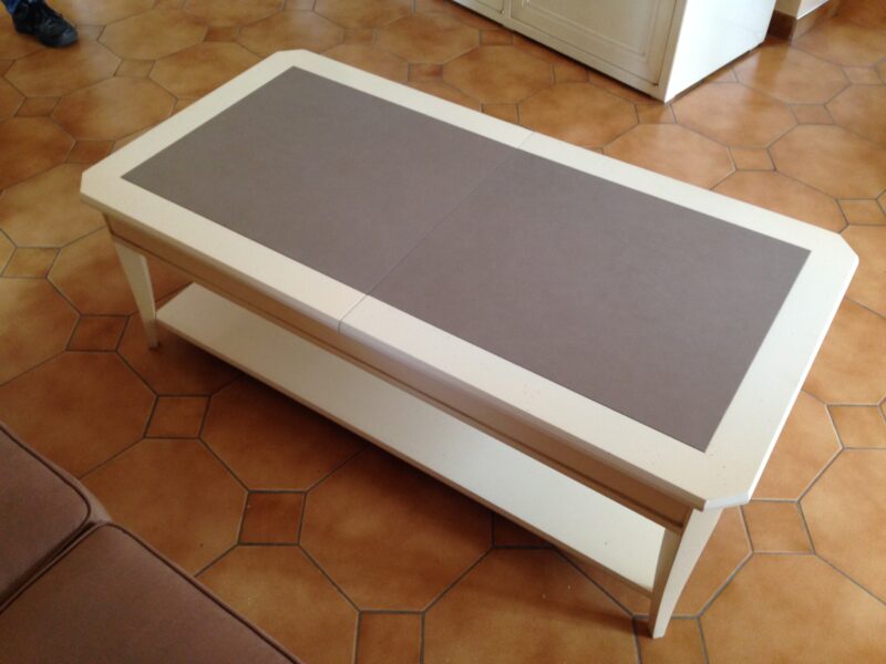 table de salon chêne laqué blanc et céramique grise extensible de DASRAS aux meubles CHALON