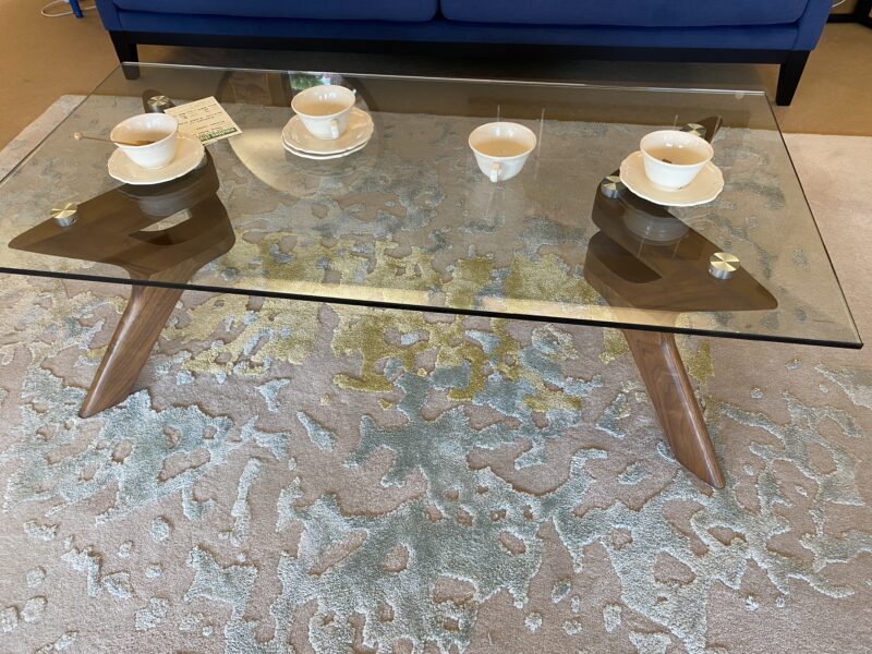 table basse verre et bois façon hélice