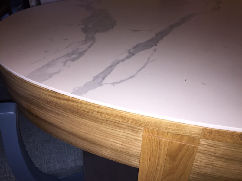 table moderne chêne massif et céramique marbre meubles chalon ardeche drome