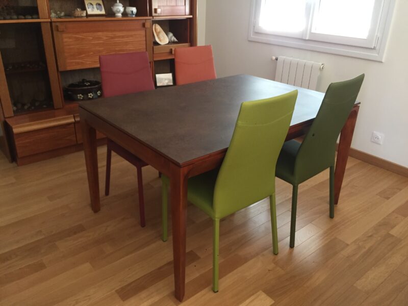table moderne dessus céramique piétement simple de dasras meubles chalon
