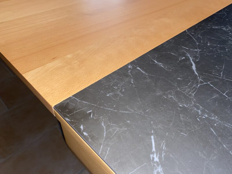 table rectangulaire moderne dessus céramique marbre noir hêtre massif 2 allonges de DASRAS meubles chalon 07500