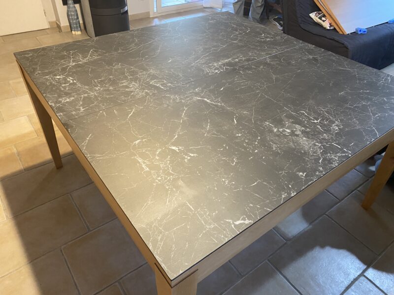 table rectangulaire moderne dessus céramique marbre noir hêtre massif 2 allonges de dasras meubles chalon 07500